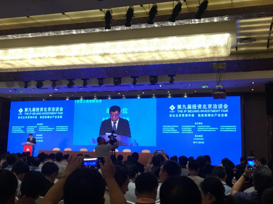 全國(guó)政協(xié)副主席、民建 副主席馬培華發(fā)表致辭